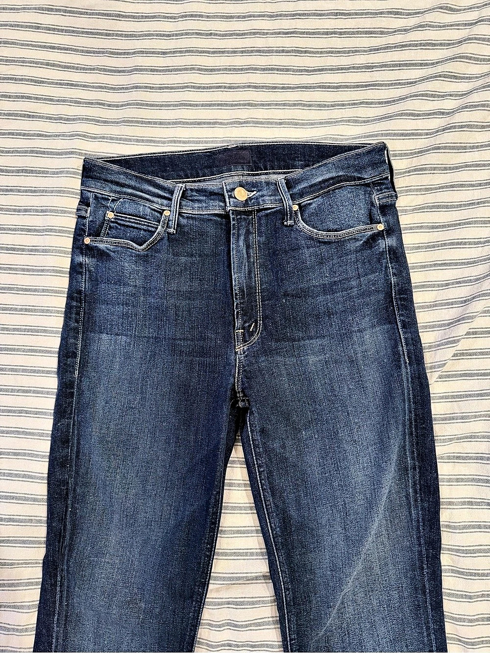 Mother The Mid Rise Dazzler Ankle Jeans in Blue